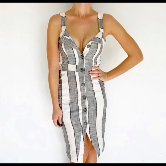 URBAN Romantics Dresses & Skirts - URBAN ROMANTICS - NWT Black and White fitted classy sundress